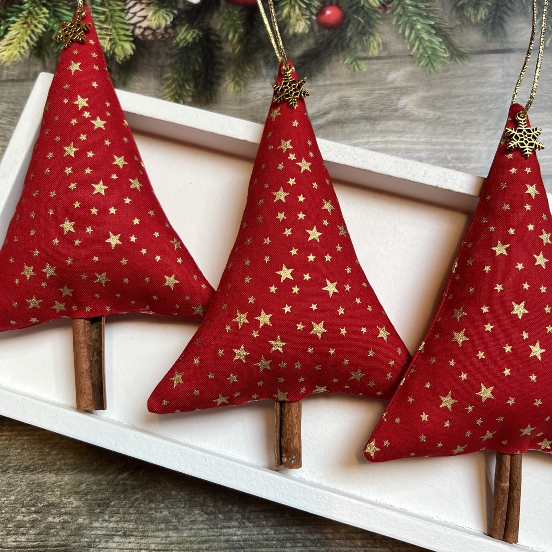 Pom de pin ornament de Crăciun cu bețe de scorțișoară / set de 3/ - crăciun - decorațiuni de crăciun de casă - figurine pentru pomul de crăciun - Artynos.ro