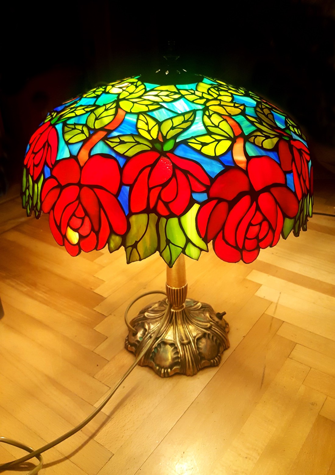 Roșu trandafir tufiș tiffany lampă - - Artynos.ro Roșu trandafir tufiș tiffany lampă - - Artynos.ro