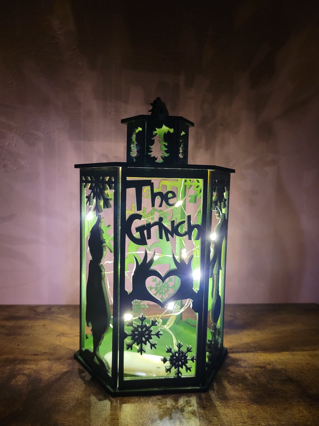 Lanternă Grinch - crăciun - decorațiuni de crăciun de casă - luminițe de crăciun - Artynos.ro Lanternă Grinch - crăciun - decorațiuni de crăciun de casă - luminițe de crăciun - Artynos.ro