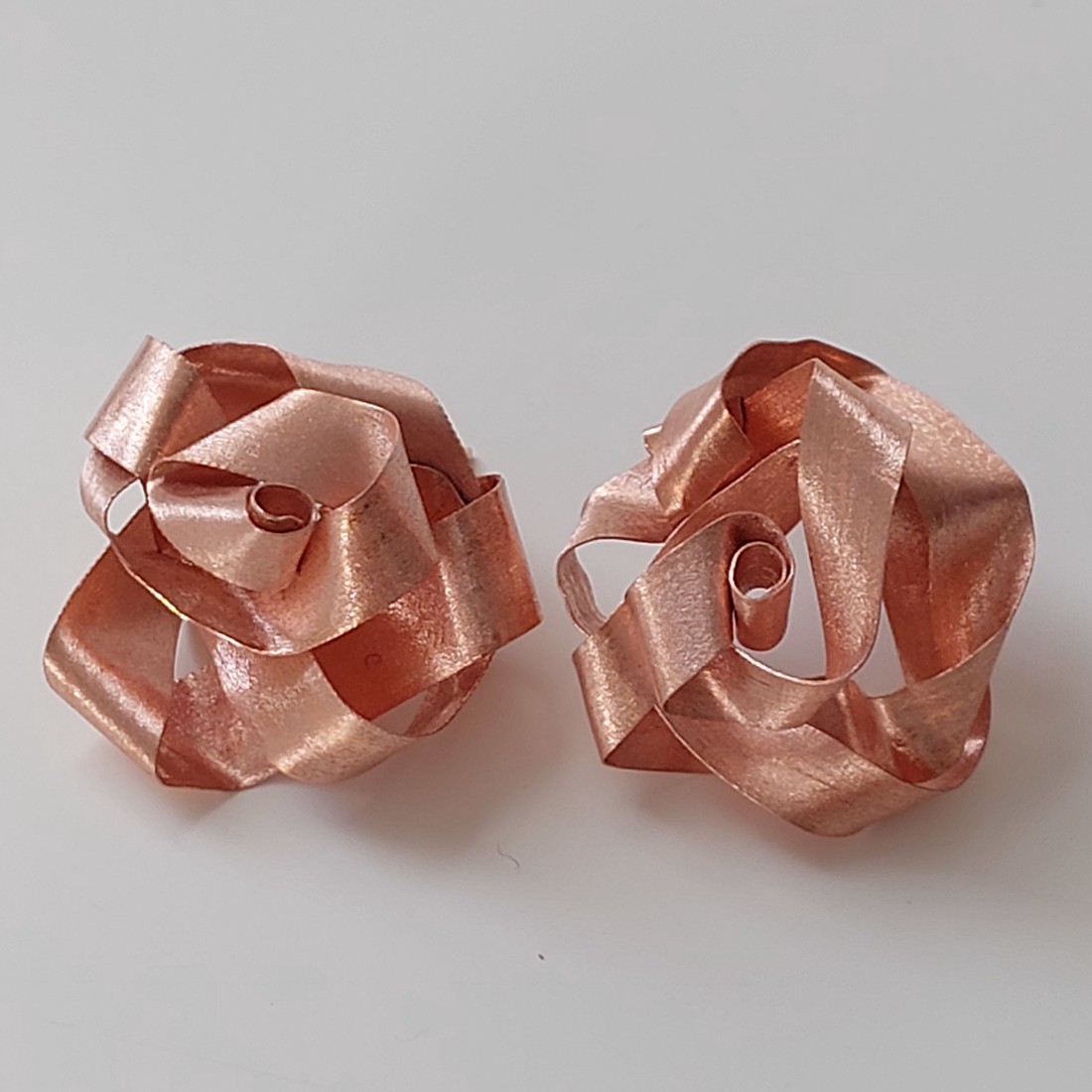 Cercei mov din cupru -  - Artynos.ro Cercei mov din cupru -  - Artynos.ro