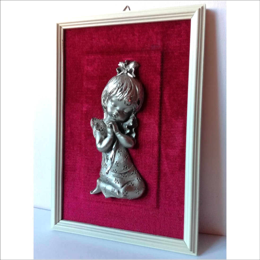 Fetiță drăguță rugându-se, imagine pe tablă - arte vizuale și accesorii  - alte arte - Artynos.ro