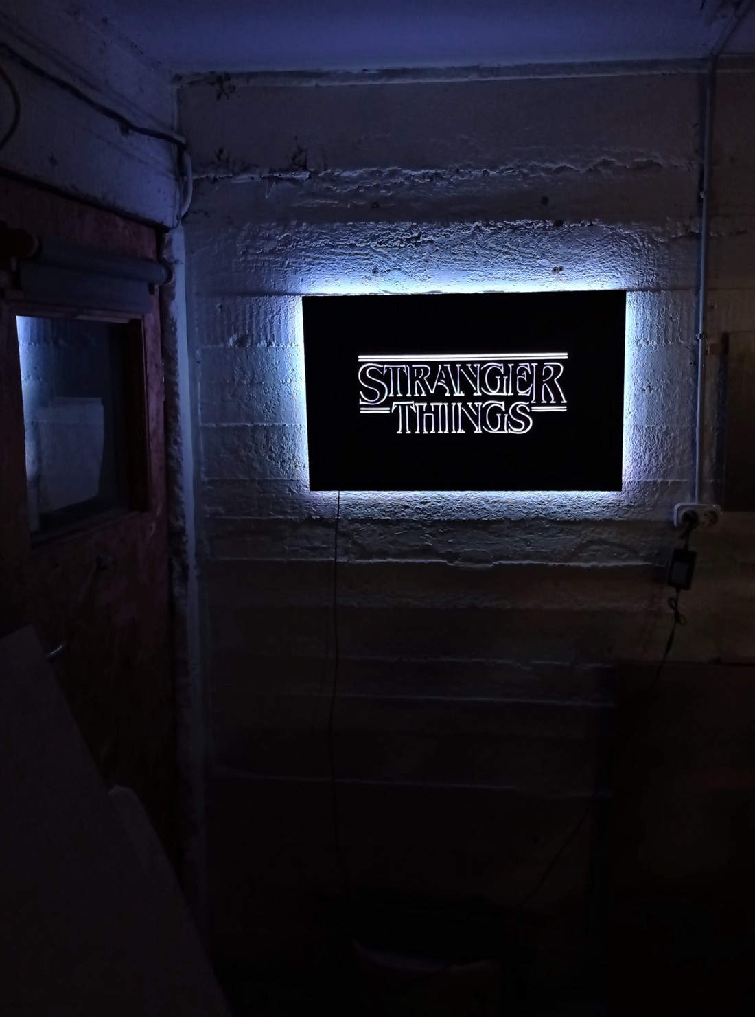 Stranger Things pictură murală iluminată - - Artynos.ro Stranger Things pictură murală iluminată - - Artynos.ro