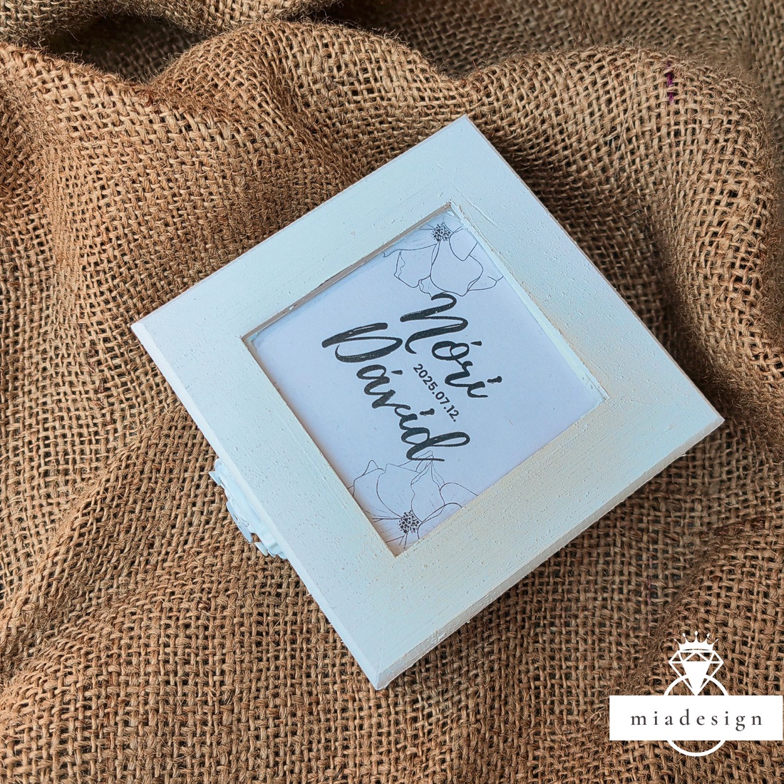 Cutie albă ca zăpada pentru verighete, vopsită manual - accesorii nuntă - amintiri și cadouri de nuntă - cadou nuntă - pernă de nuntă - Artynos.ro