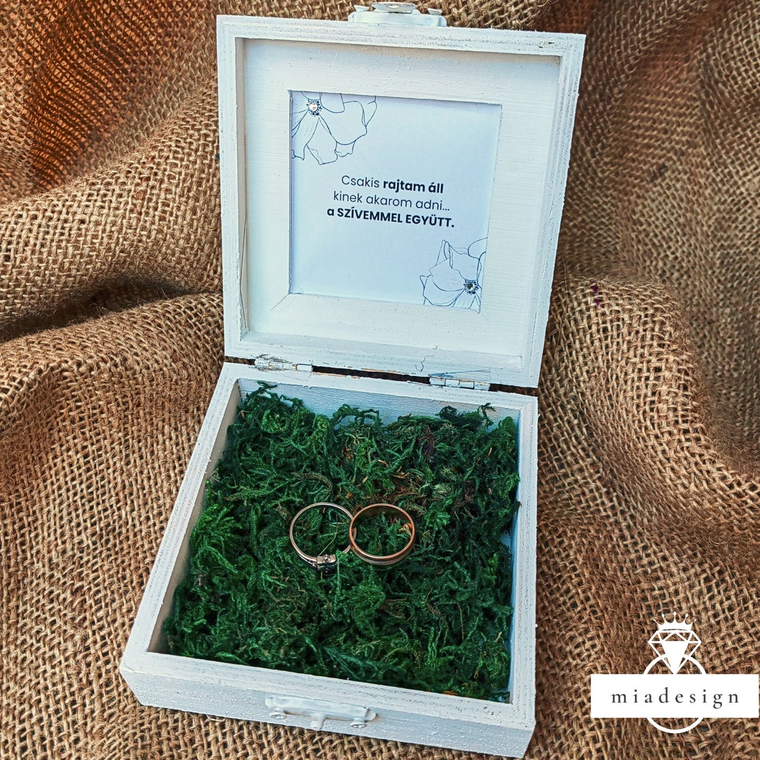 Cutie albă ca zăpada pentru verighete, vopsită manual - accesorii nuntă - amintiri și cadouri de nuntă - cadou nuntă - pernă de nuntă - Artynos.ro