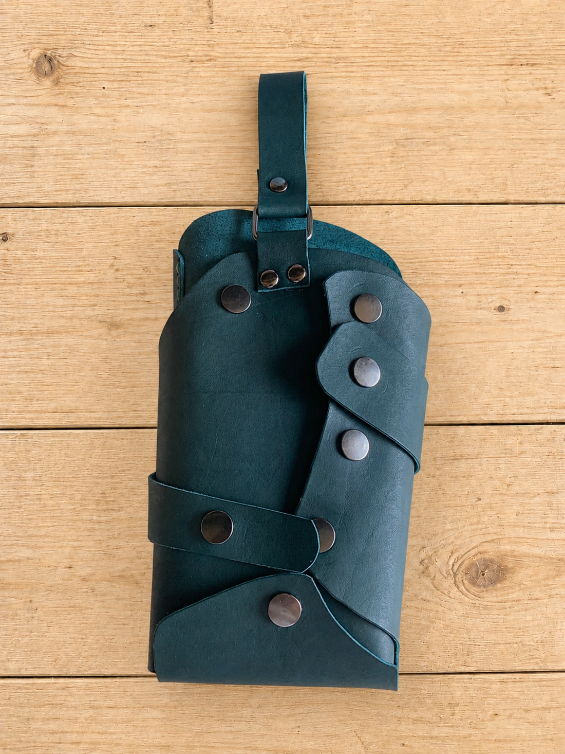 Holster barber handmade din piele naturală � suport pentru foarfeci, pieptene și ustensile - genți și portofele - portofele, huse, suporturi - husă pentru căști - Artynos.ro