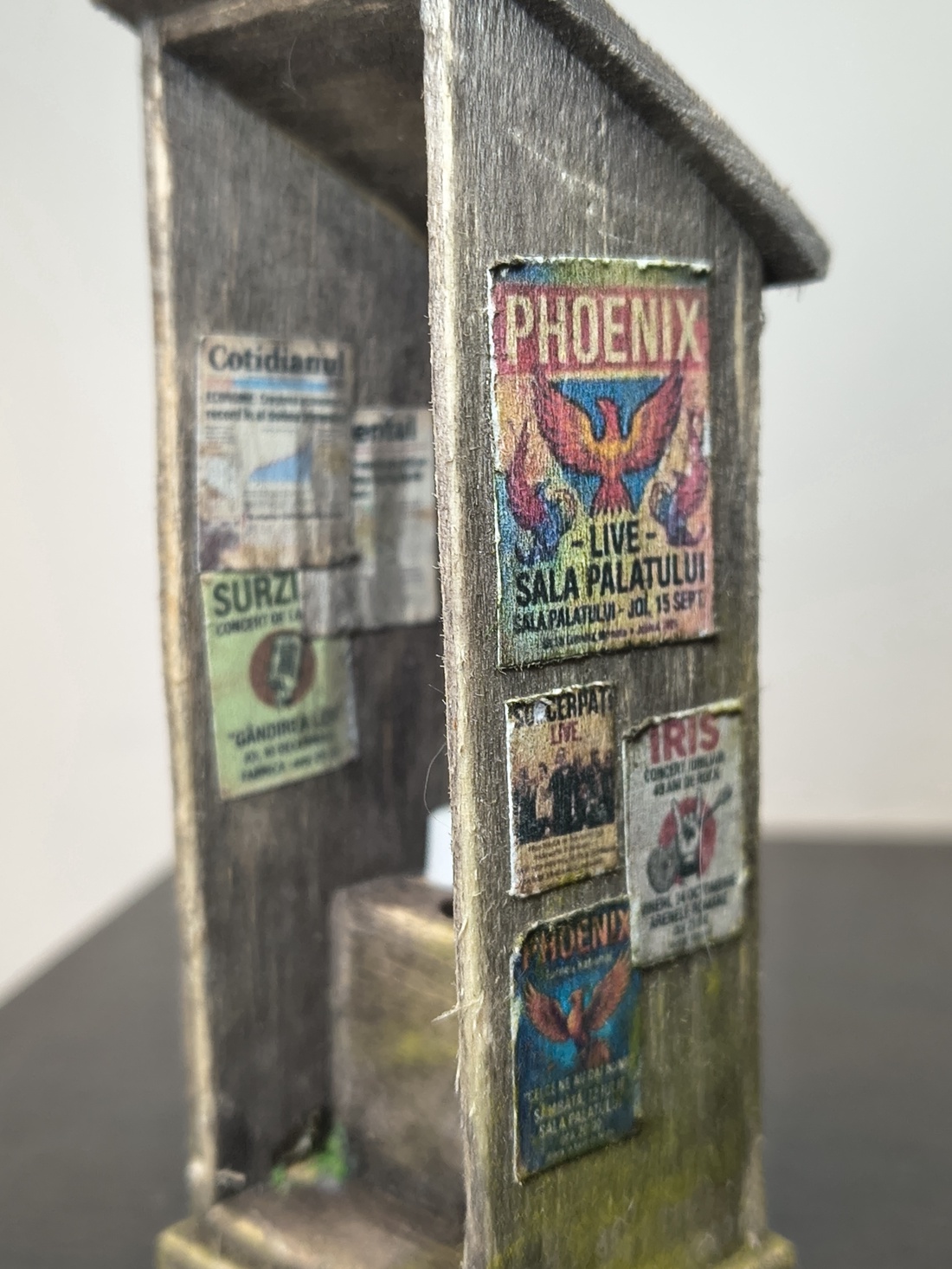 Machetă rustică în miniatură - WC de Curte - casă & stil de viață - decorațiuni de casă - decorațiuni de masă și rafturi - decorațiuni de masă - Artynos.ro