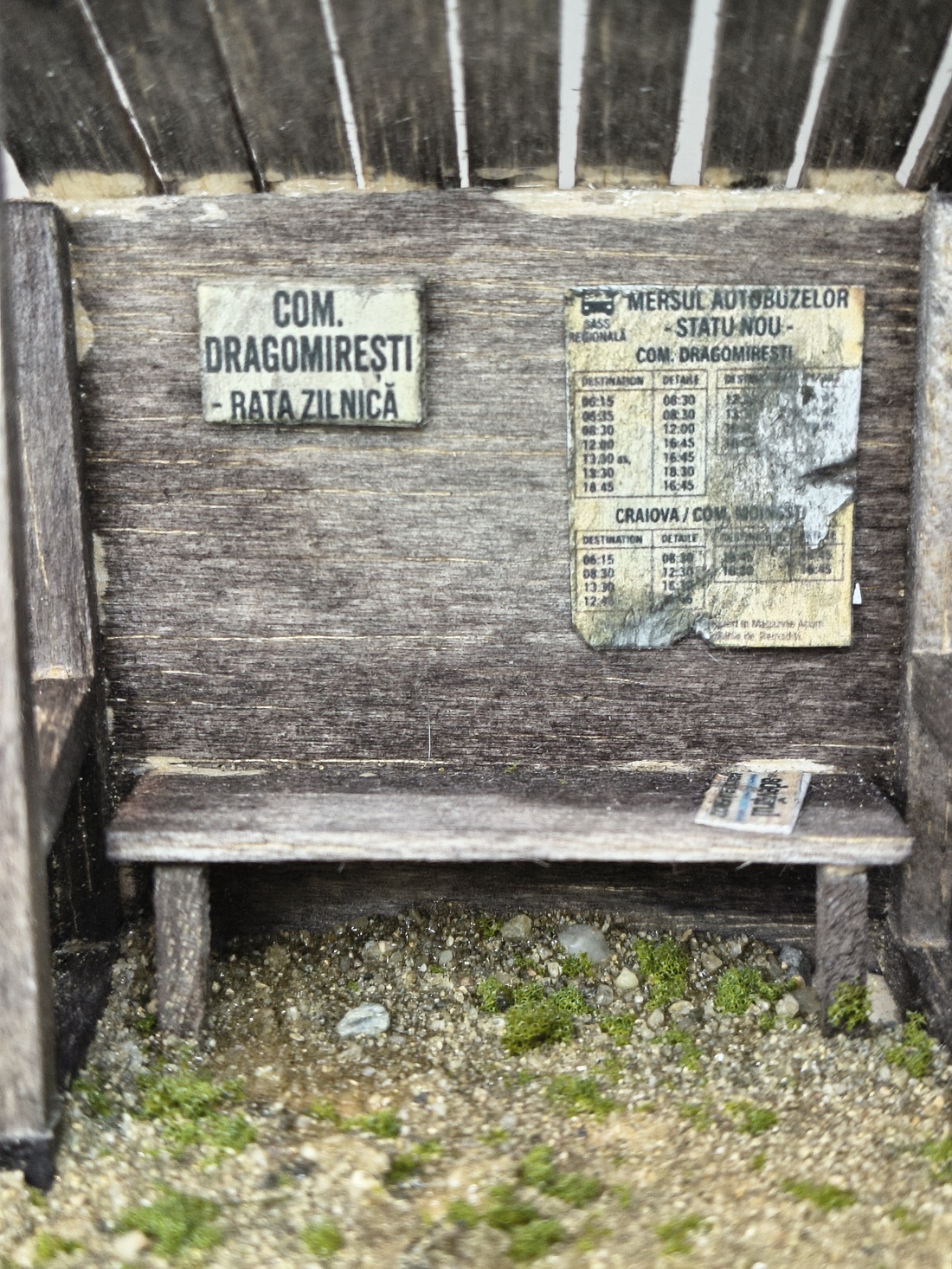 Dioramă stație de autobuz ,,Comuna Dragomire�ti - casă & stil de viață - decorațiuni de casă - decorațiuni de masă și rafturi - decorațiuni de masă - Artynos.ro