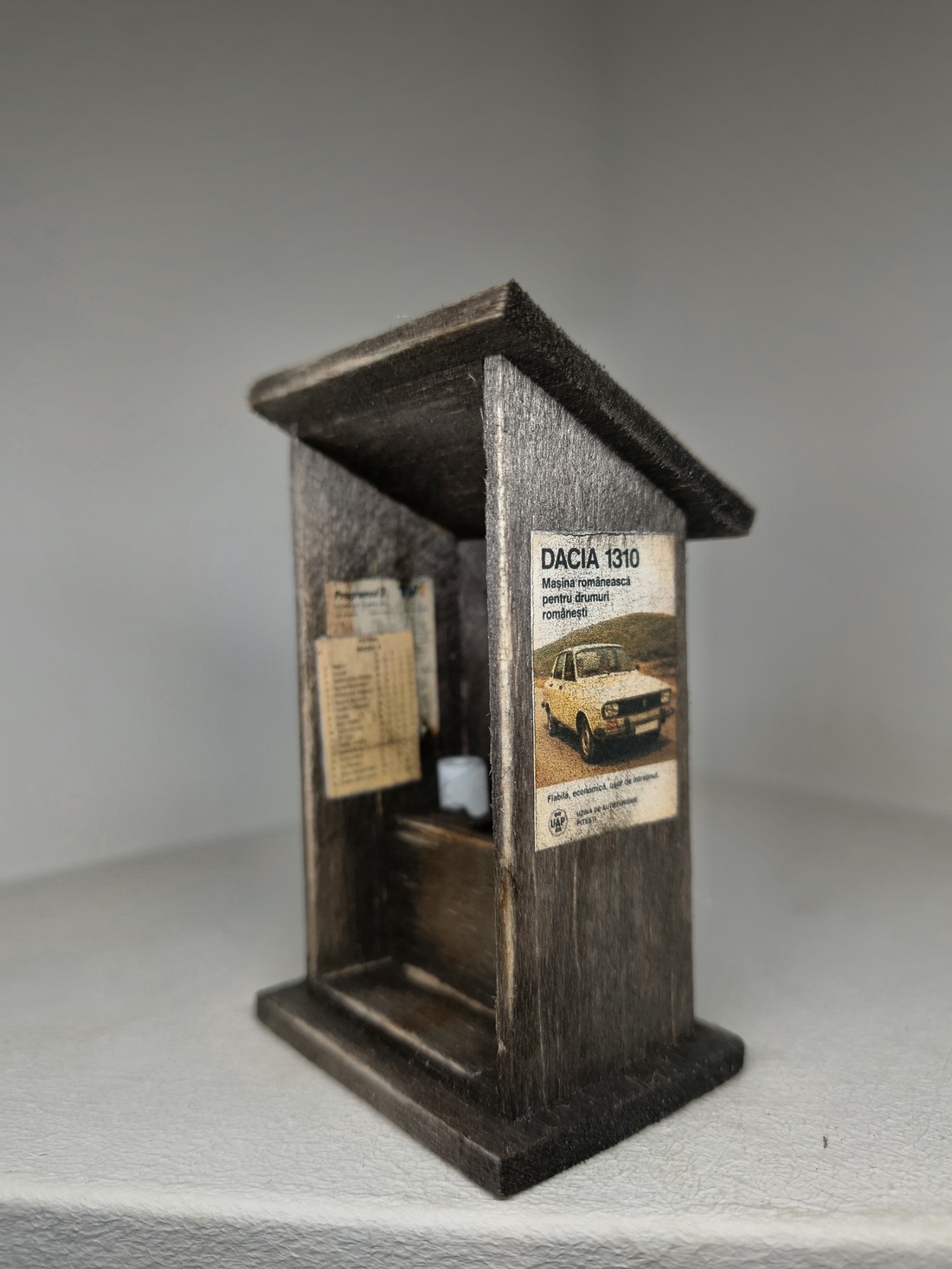 Machetă rustică în miniatură - WC de Curte - casă & stil de viață - decorațiuni de casă - decorațiuni de masă și rafturi - decorațiuni de masă - Artynos.ro