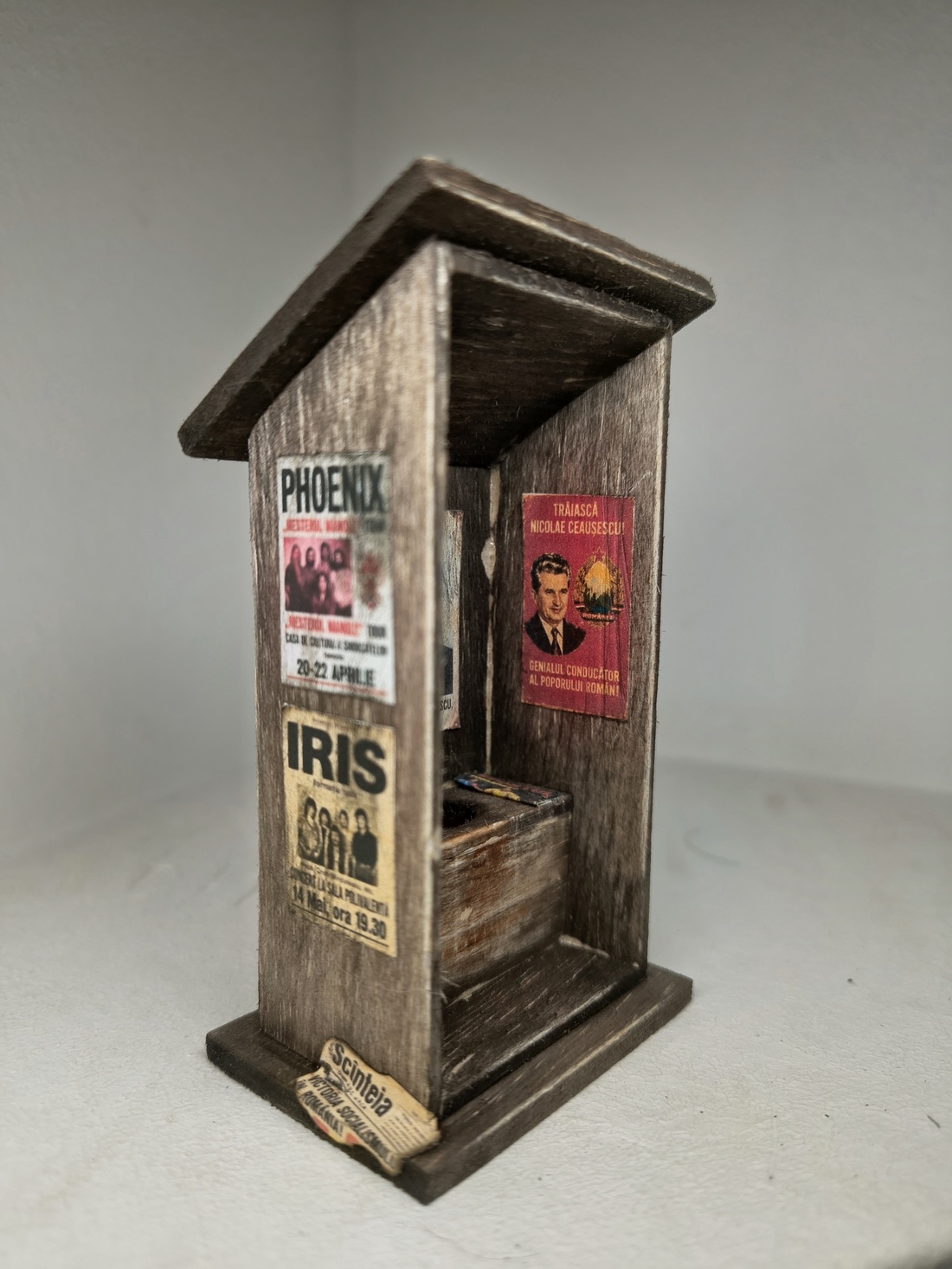 Machetă rustică în miniatură - WC de Curte - casă & stil de viață - decorațiuni de casă - decorațiuni de masă și rafturi - decorațiuni de masă - Artynos.ro