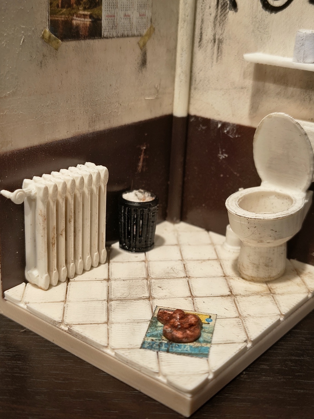 Machetă rustică în miniatură - WC public - casă & stil de viață - decorațiuni de casă - decorațiuni de masă și rafturi - decorațiuni de masă - Artynos.ro