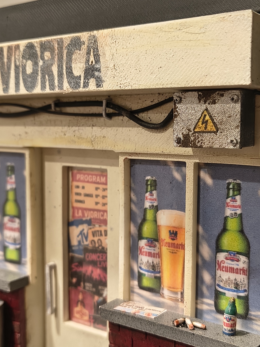 Dioramă 3D handmade La Viorica � bar românesc retro, anii 2000 - casă & stil de viață - decorațiuni de casă - decorațiuni de masă și rafturi - decorațiuni de masă - Artynos.ro