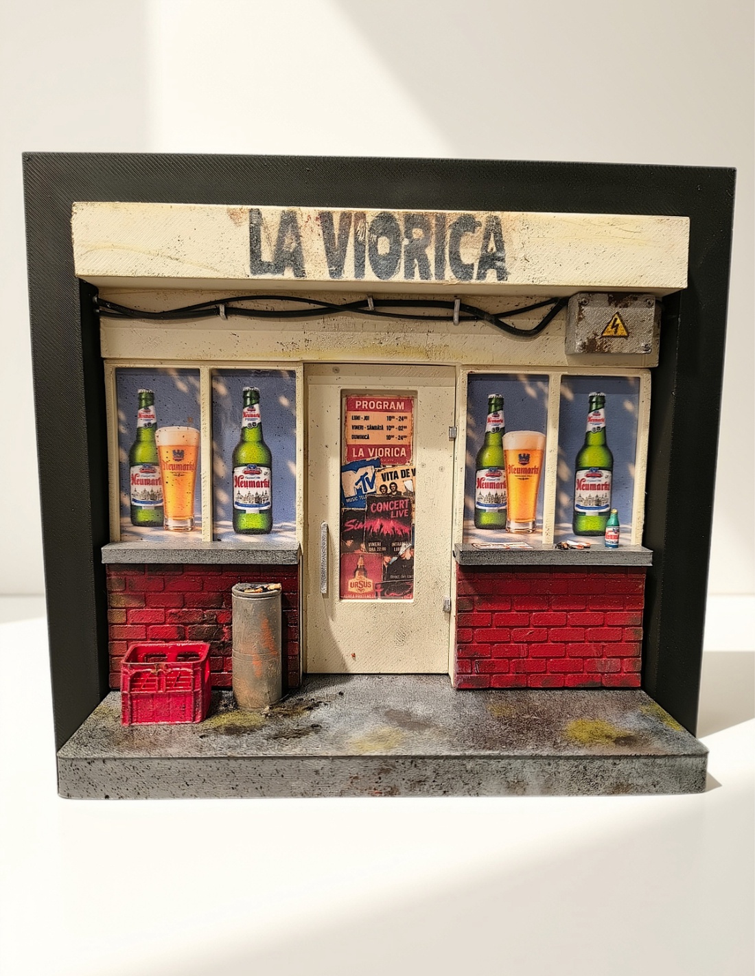 Dioramă 3D handmade La Viorica � bar românesc retro, anii 2000 - casă & stil de viață - decorațiuni de casă - decorațiuni de masă și rafturi - decorațiuni de masă - Artynos.ro