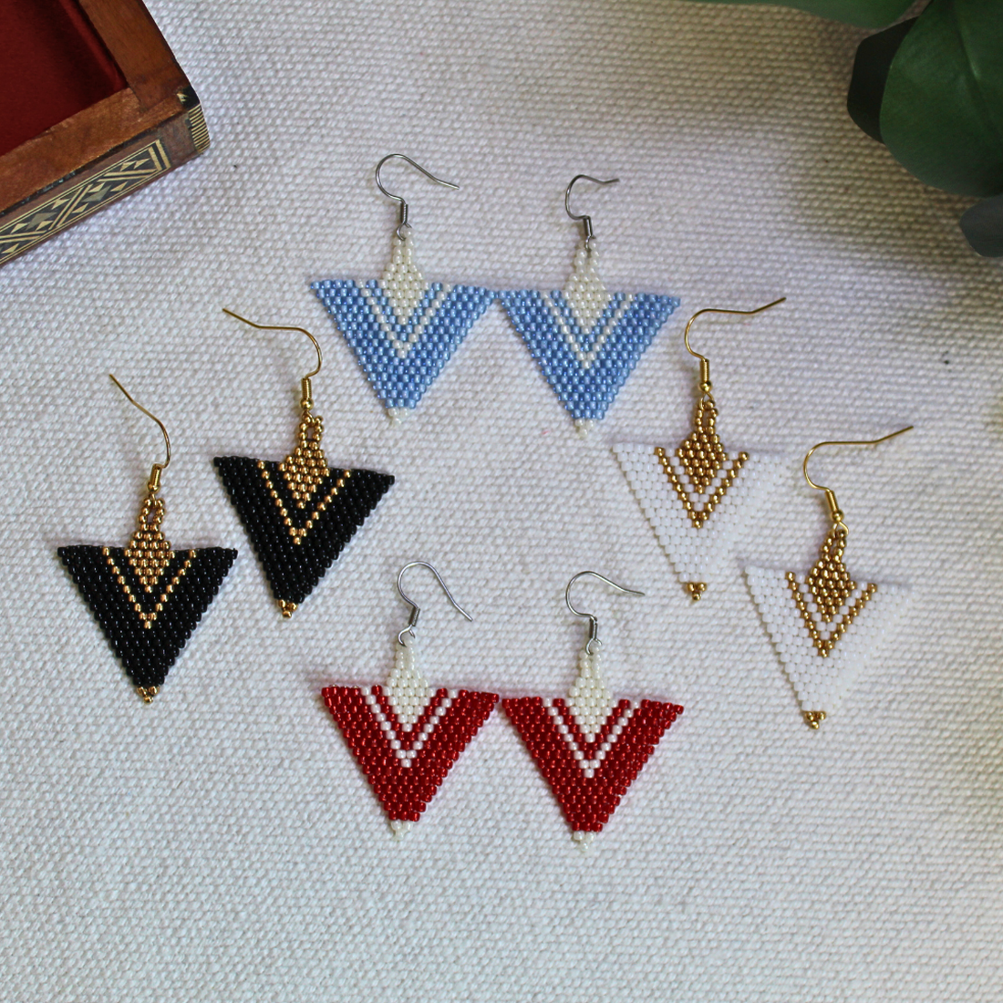 Cercei Arrow - Albastru - bijuterii - cercei - cercei din mărgele - Artynos.ro