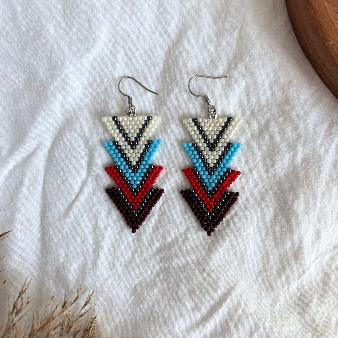 Cercei Mistral - Albastru/Rosu - bijuterii - cercei - cercei din mărgele - Artynos.ro