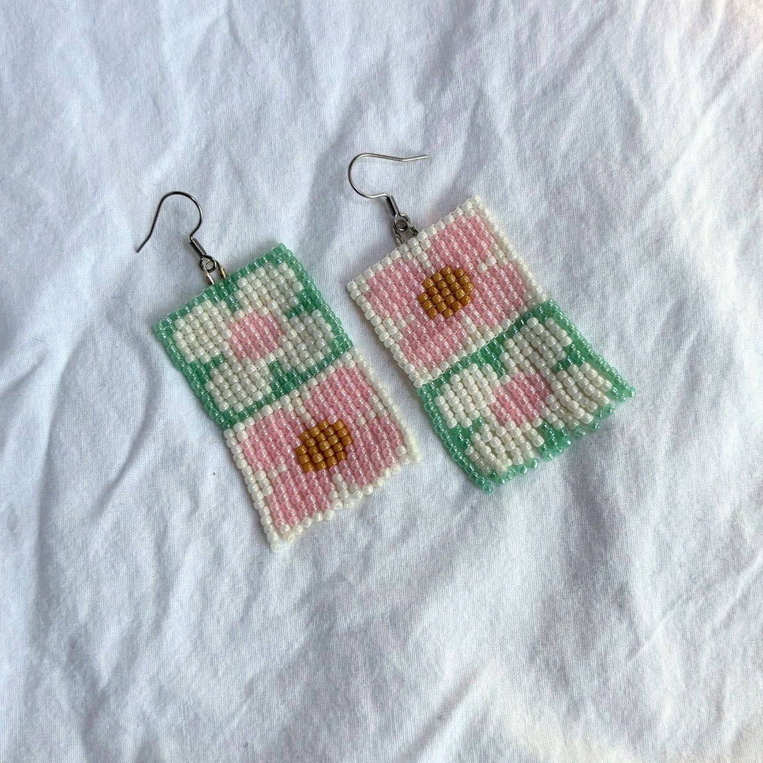 Cercei Flora - Roz/Verde - bijuterii - cercei - cercei din mărgele - Artynos.ro