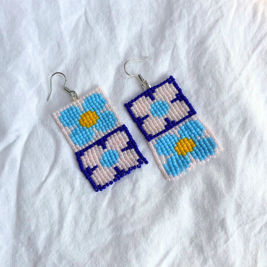 Cercei Flora - Albastru/Roz - bijuterii - cercei - cercei din mărgele - Artynos.ro