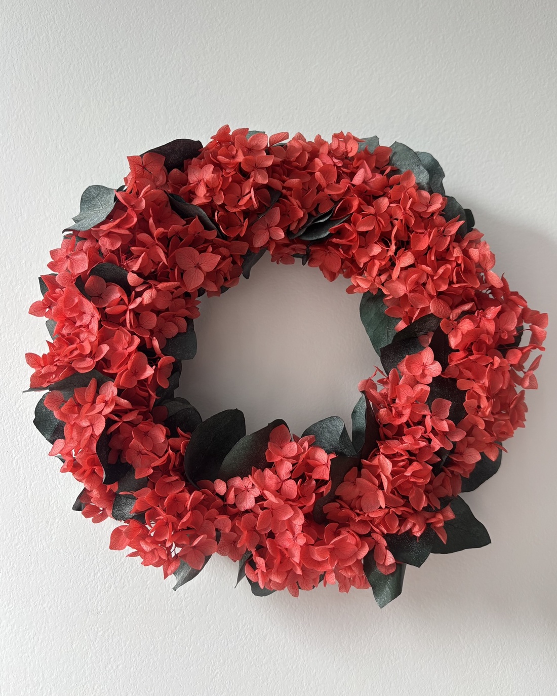 Coronita decorativa - Scarlet Bloom - casă & stil de viață - decorațiuni de casă - accesorii florale - coronițe decor - Artynos.ro