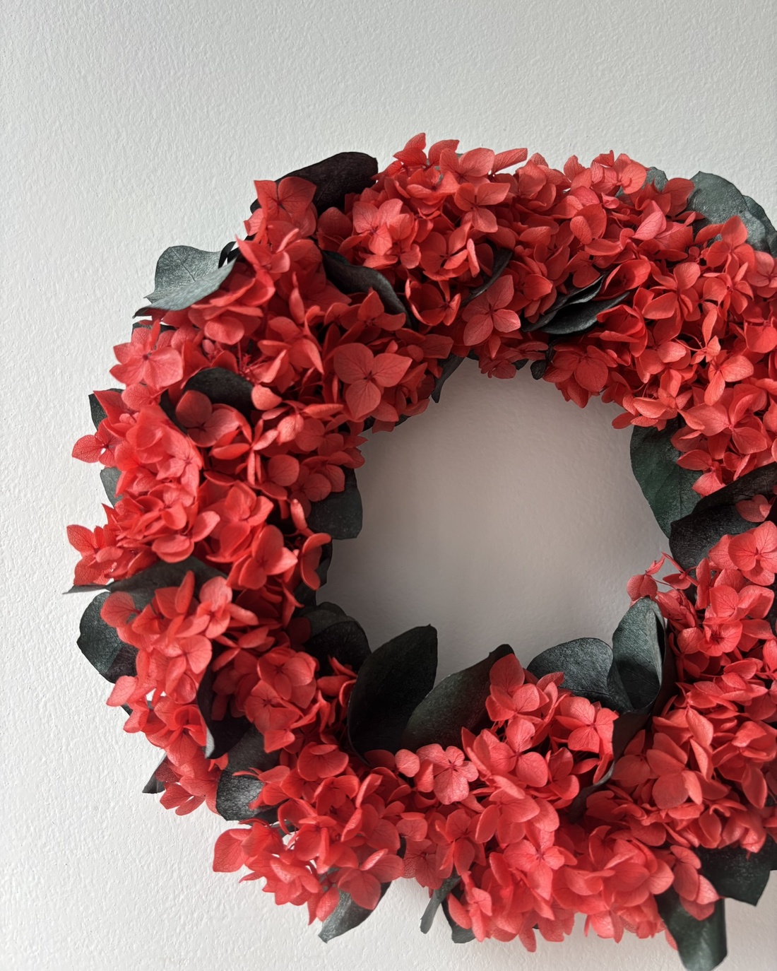 Coronita decorativa - Scarlet Bloom - casă & stil de viață - decorațiuni de casă - accesorii florale - coronițe decor - Artynos.ro