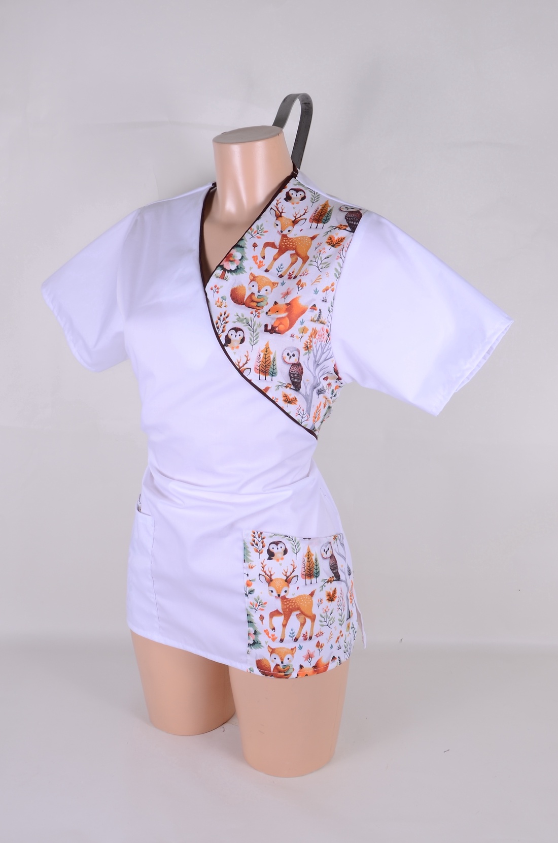 Tunică și halat de lucru pentru sectorul medical și cel al frumuseții - îmbrăcăminte și modă - haine damă - tunică - Artynos.ro