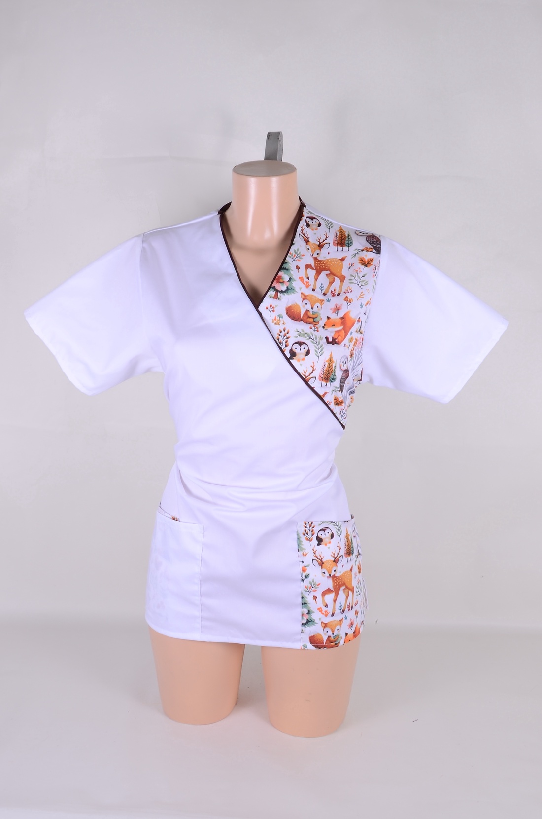 Tunică și halat de lucru pentru sectorul medical și cel al frumuseții - îmbrăcăminte și modă - haine damă - tunică - Artynos.ro