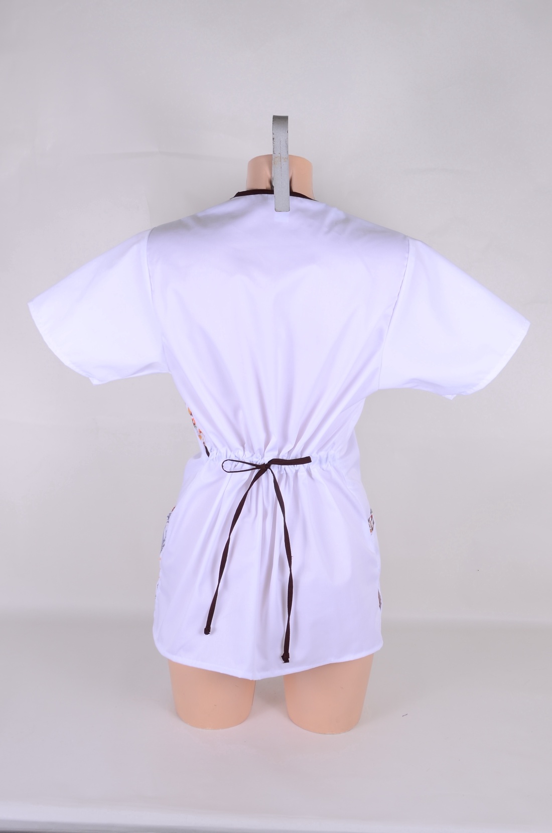 Tunică și halat de lucru pentru sectorul medical și cel al frumuseții - îmbrăcăminte și modă - haine damă - tunică - Artynos.ro