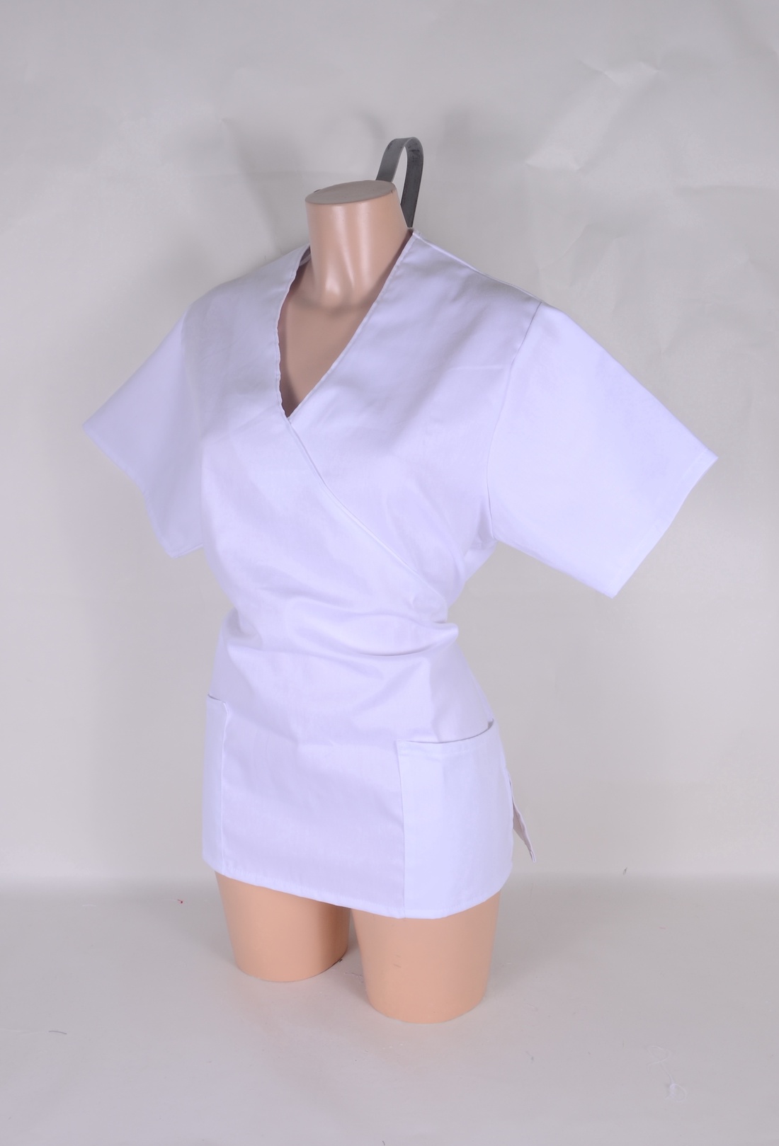 Tunică albă de lucru pentru personalul medical - îmbrăcăminte și modă - haine damă - tunică - Artynos.ro