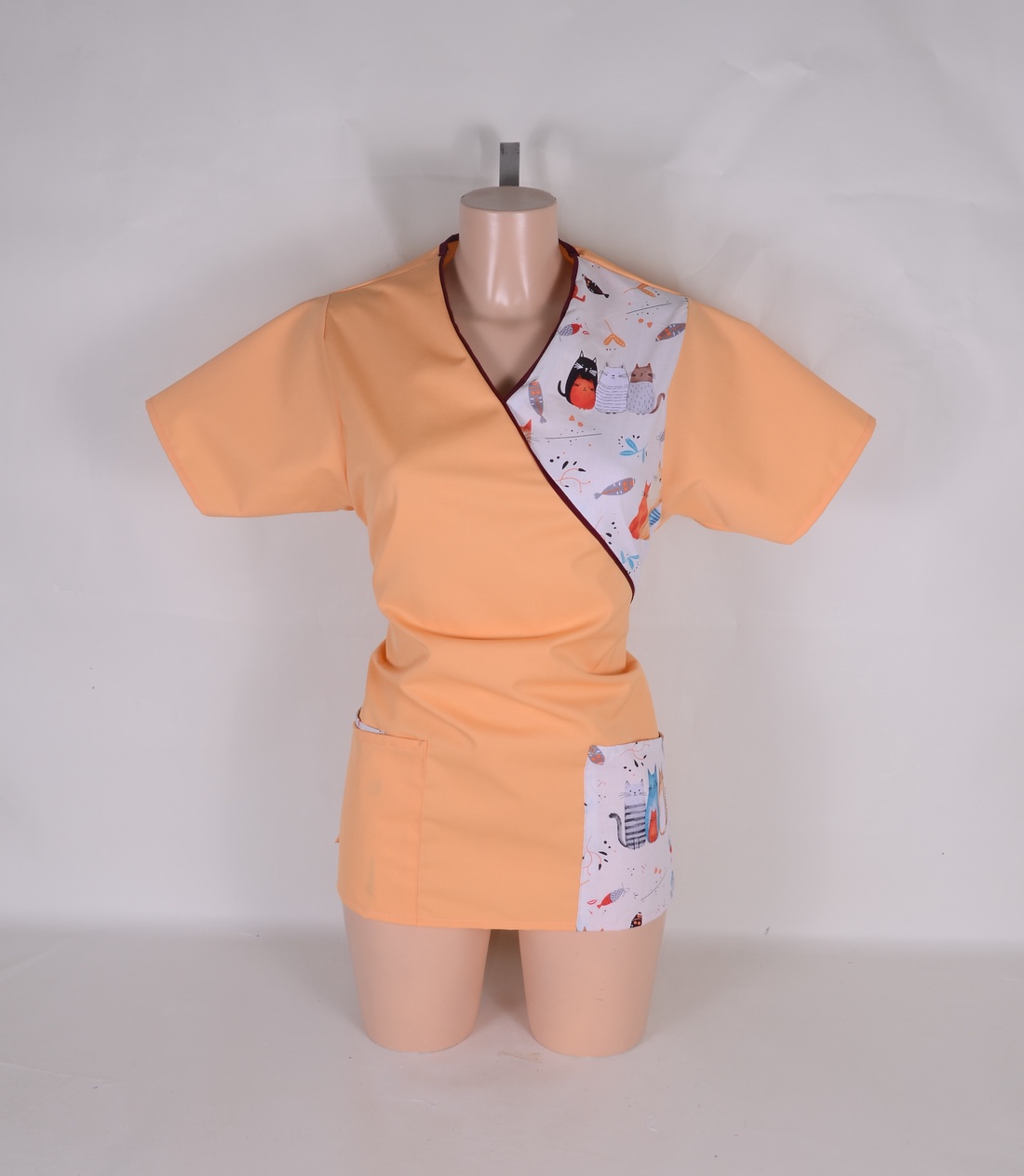 S Tunică albă de lucru pentru personalul medical - îmbrăcăminte și modă - haine damă - tunică - Artynos.ro