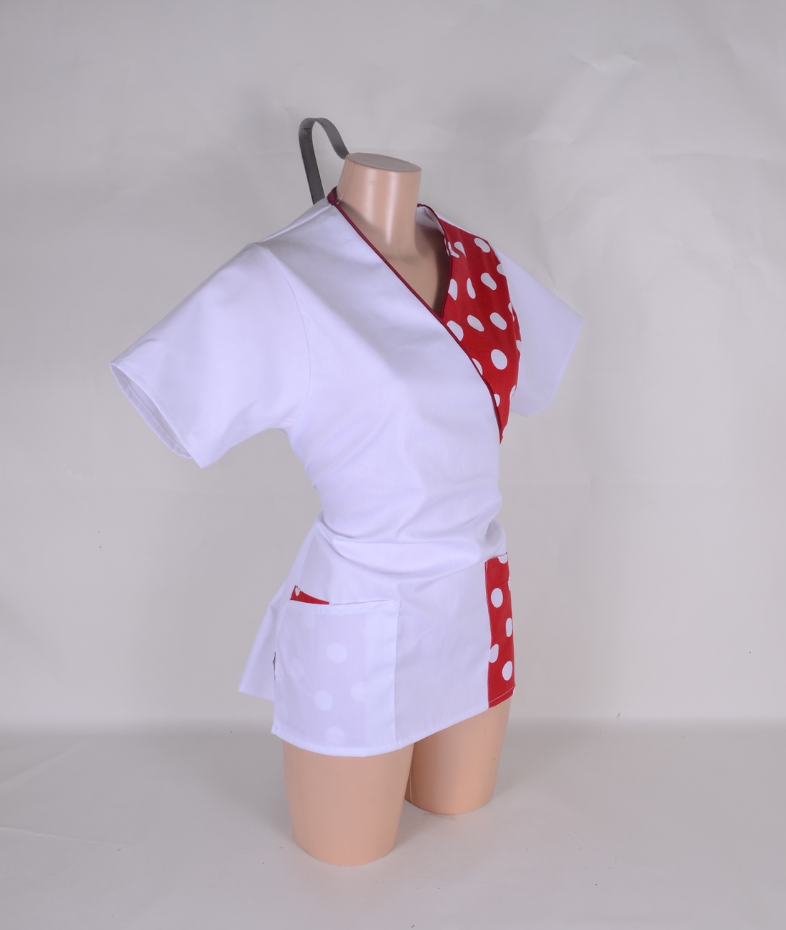 Polka dot Tunică și halat de lucru pentru sectorul medical și cel al frumuseții - îmbrăcăminte și modă - haine damă - tunică - Artynos.ro