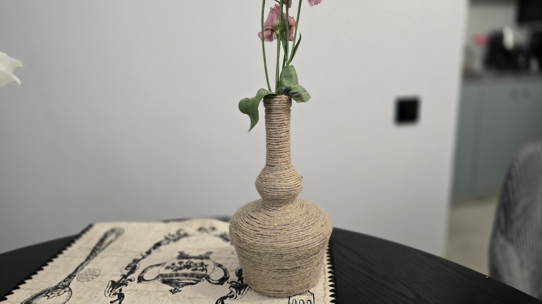 Vază decorativă handmade din sticlă îmbrăcată în sfoară de iută Stil Rustic - casă & stil de viață - decorațiuni de casă - accesorii florale - vaze - Artynos.ro