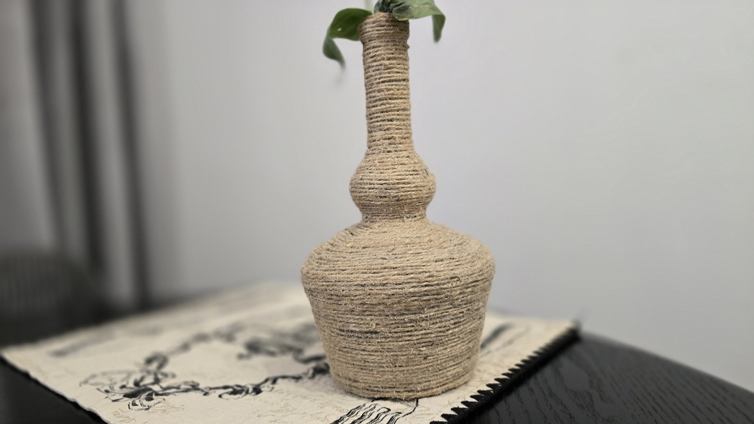 Vază decorativă handmade din sticlă îmbrăcată în sfoară de iută Stil Rustic - casă & stil de viață - decorațiuni de casă - accesorii florale - vaze - Artynos.ro