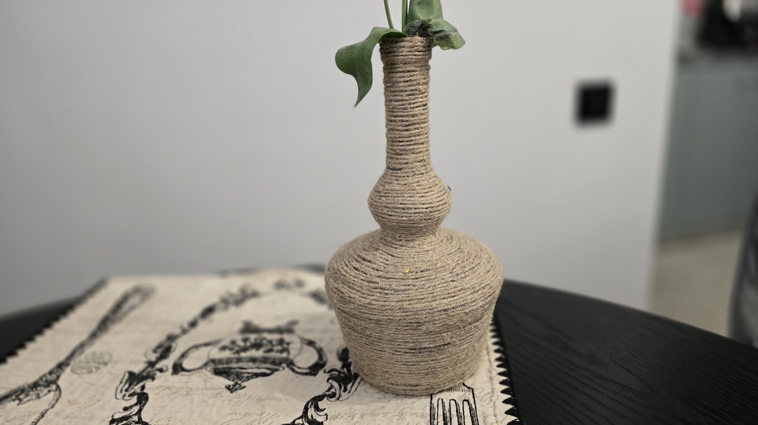 Vază decorativă handmade din sticlă îmbrăcată în sfoară de iută Stil Rustic - casă & stil de viață - decorațiuni de casă - accesorii florale - vaze - Artynos.ro