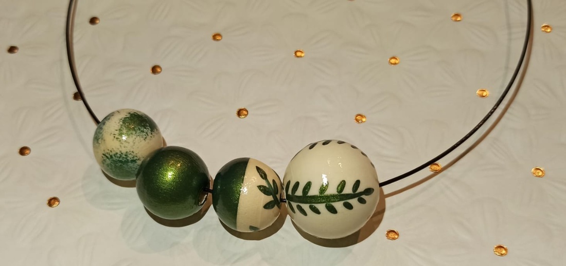 Colier handmade cu verde metalizat - bijuterii - coliere - coliere din mărgele - Artynos.ro