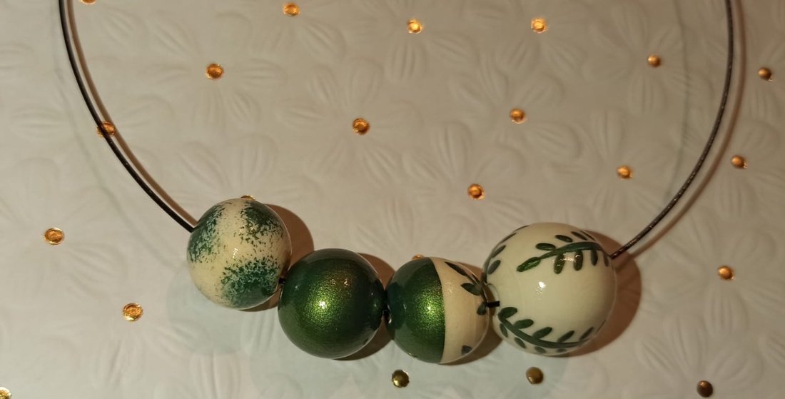 Colier handmade cu verde metalizat - bijuterii - coliere - coliere din mărgele - Artynos.ro