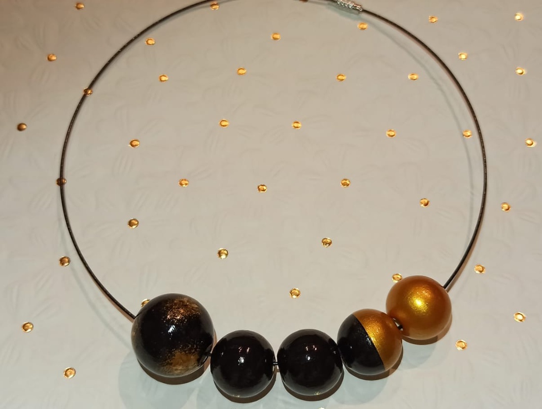 Colier handmade negru cu auriu - bijuterii - coliere - coliere din mărgele - Artynos.ro