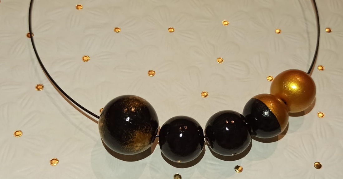 Colier handmade negru cu auriu - bijuterii - coliere - coliere din mărgele - Artynos.ro