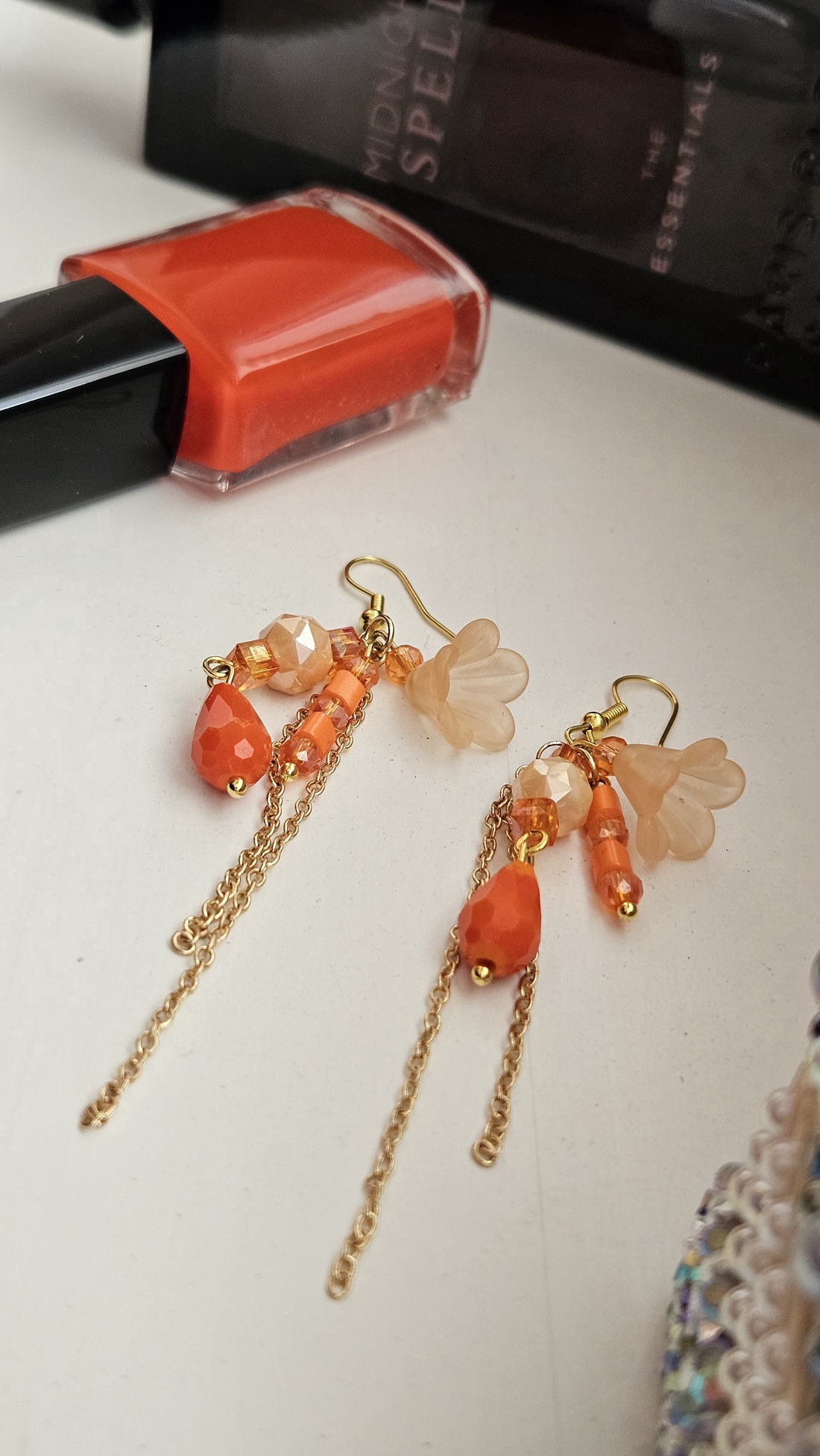 Cercei portocalii unicat  - bijuterii - cercei - cercei din mărgele - Artynos.ro