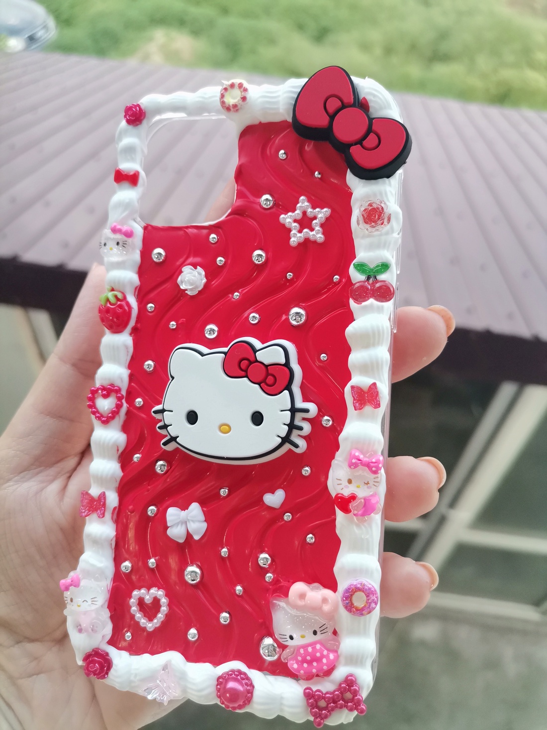 Husa de telefon IPhone 12/12 pro - geantă și husă - accesorii genți - breloc - Artynos.ro Husa de telefon IPhone 12/12 pro - geantă și husă - accesorii genți - breloc - Artynos.ro