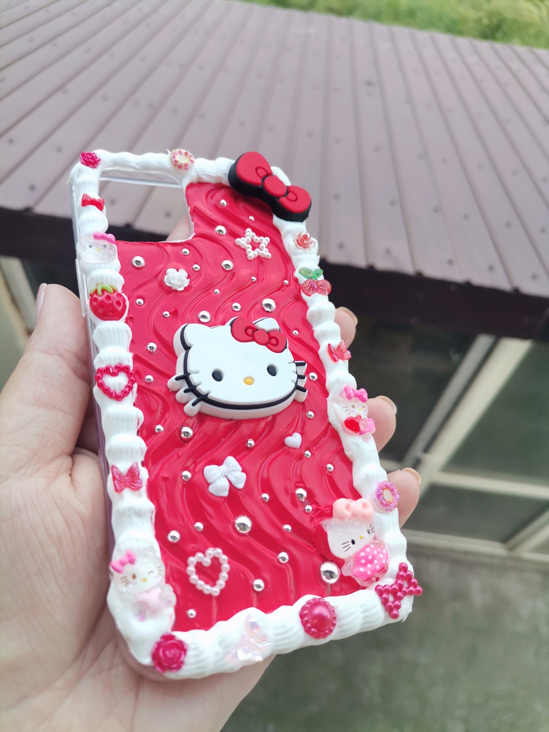 Husa de telefon IPhone 12/12 pro - geantă și husă - accesorii genți - breloc - Artynos.ro Husa de telefon IPhone 12/12 pro - geantă și husă - accesorii genți - breloc - Artynos.ro