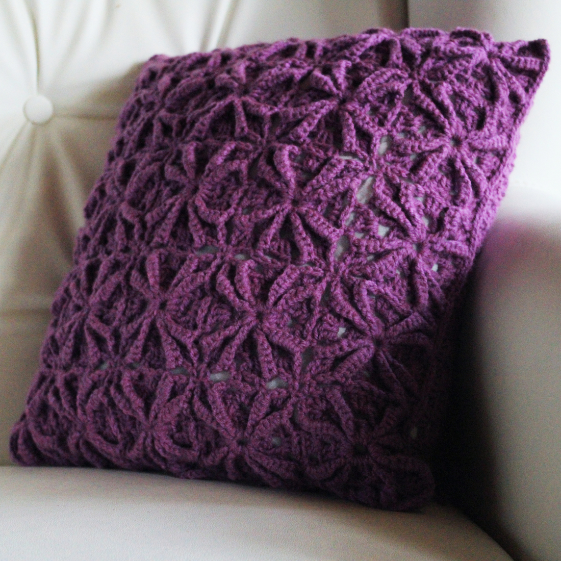 Fata de perna crosetata cu doua fete de 40x40cm. - casă & stil de viață - textile de casă - perne - Artynos.ro Fata de perna crosetata cu doua fete de 40x40cm. - casă & stil de viață - textile de casă - perne - Artynos.ro