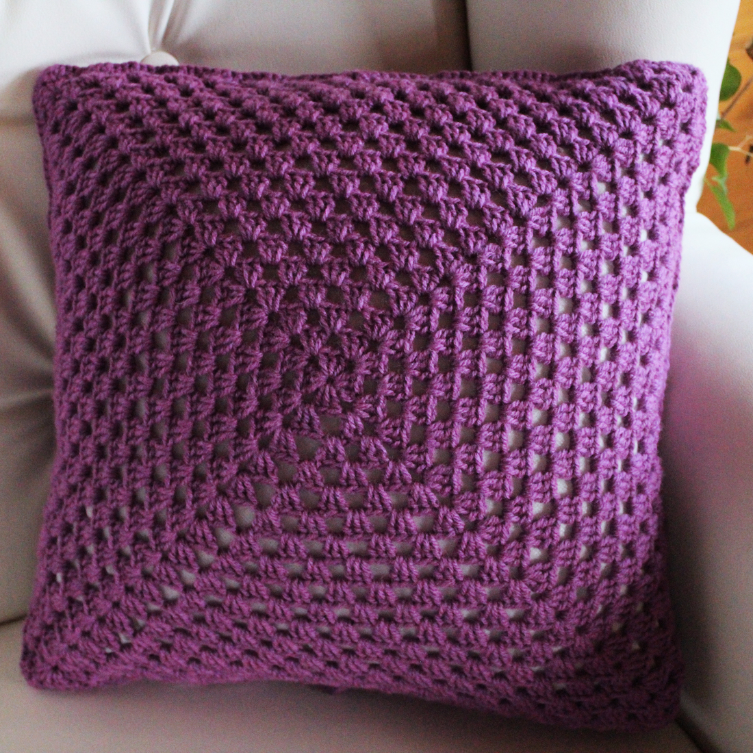 Fata de perna crosetata cu doua fete de 40x40cm. - casă & stil de viață - textile de casă - perne - Artynos.ro Fata de perna crosetata cu doua fete de 40x40cm. - casă & stil de viață - textile de casă - perne - Artynos.ro