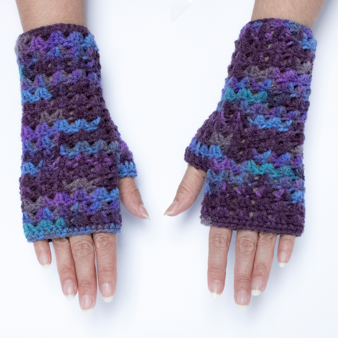 Manusi crosetate din fir multicolor - îmbrăcăminte și modă - eșarfe, pălării, fularuri - mănușă - Artynos.ro Manusi crosetate din fir multicolor - îmbrăcăminte și modă - eșarfe, pălării, fularuri - mănușă - Artynos.ro