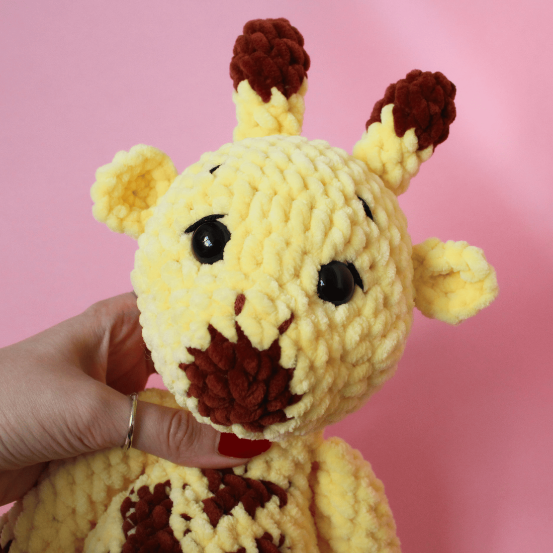 Jucarie din fir plusat - Girafa crosetata - jucării și echipamente pentru copii - plușuri - figurine de pluș - Artynos.ro Jucarie din fir plusat - Girafa crosetata - jucării și echipamente pentru copii - plușuri - figurine de pluș - Artynos.ro