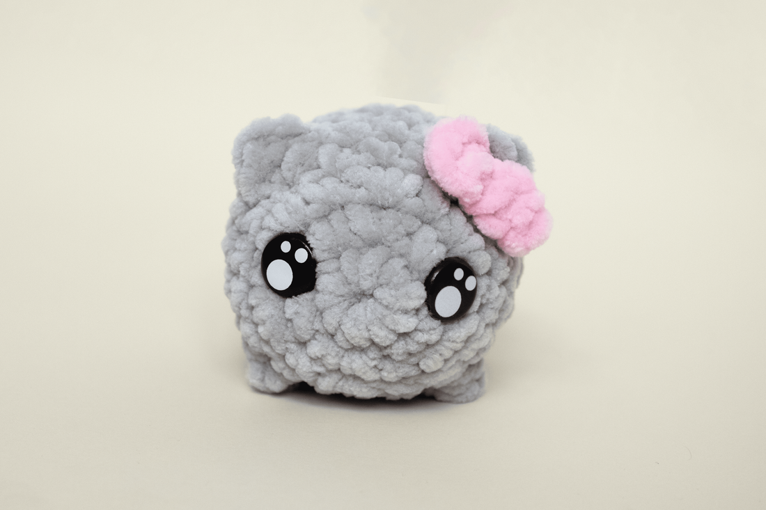 Jucarie din fir plusat - Sad hamster meme - jucării și echipamente pentru copii - plușuri - figurine de pluș - Artynos.ro Jucarie din fir plusat - Sad hamster meme - jucării și echipamente pentru copii - plușuri - figurine de pluș - Artynos.ro