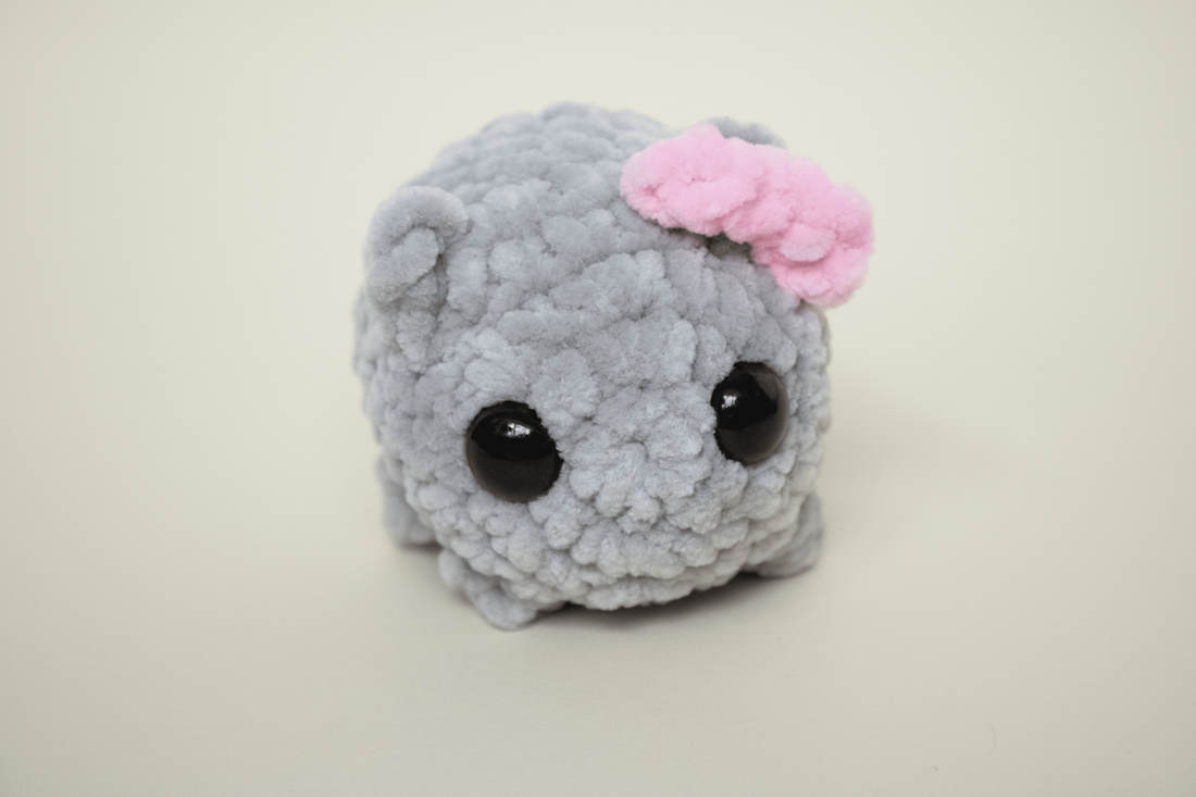 Jucarie din fir plusat - Sad hamster meme - jucării și echipamente pentru copii - plușuri - figurine de pluș - Artynos.ro Jucarie din fir plusat - Sad hamster meme - jucării și echipamente pentru copii - plușuri - figurine de pluș - Artynos.ro