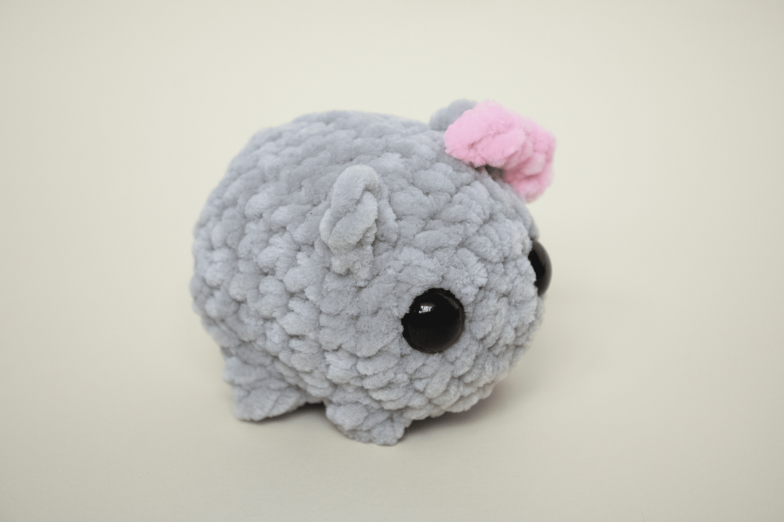 Jucarie din fir plusat - Sad hamster meme - jucării și echipamente pentru copii - plușuri - figurine de pluș - Artynos.ro Jucarie din fir plusat - Sad hamster meme - jucării și echipamente pentru copii - plușuri - figurine de pluș - Artynos.ro