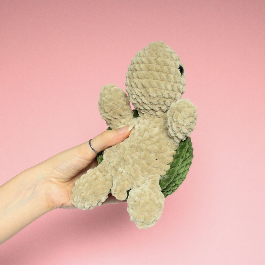 Jucarie din fir plusat - Testoasa crosetata rosie si verde - jucării și echipamente pentru copii - plușuri - figurine de pluș - Artynos.ro