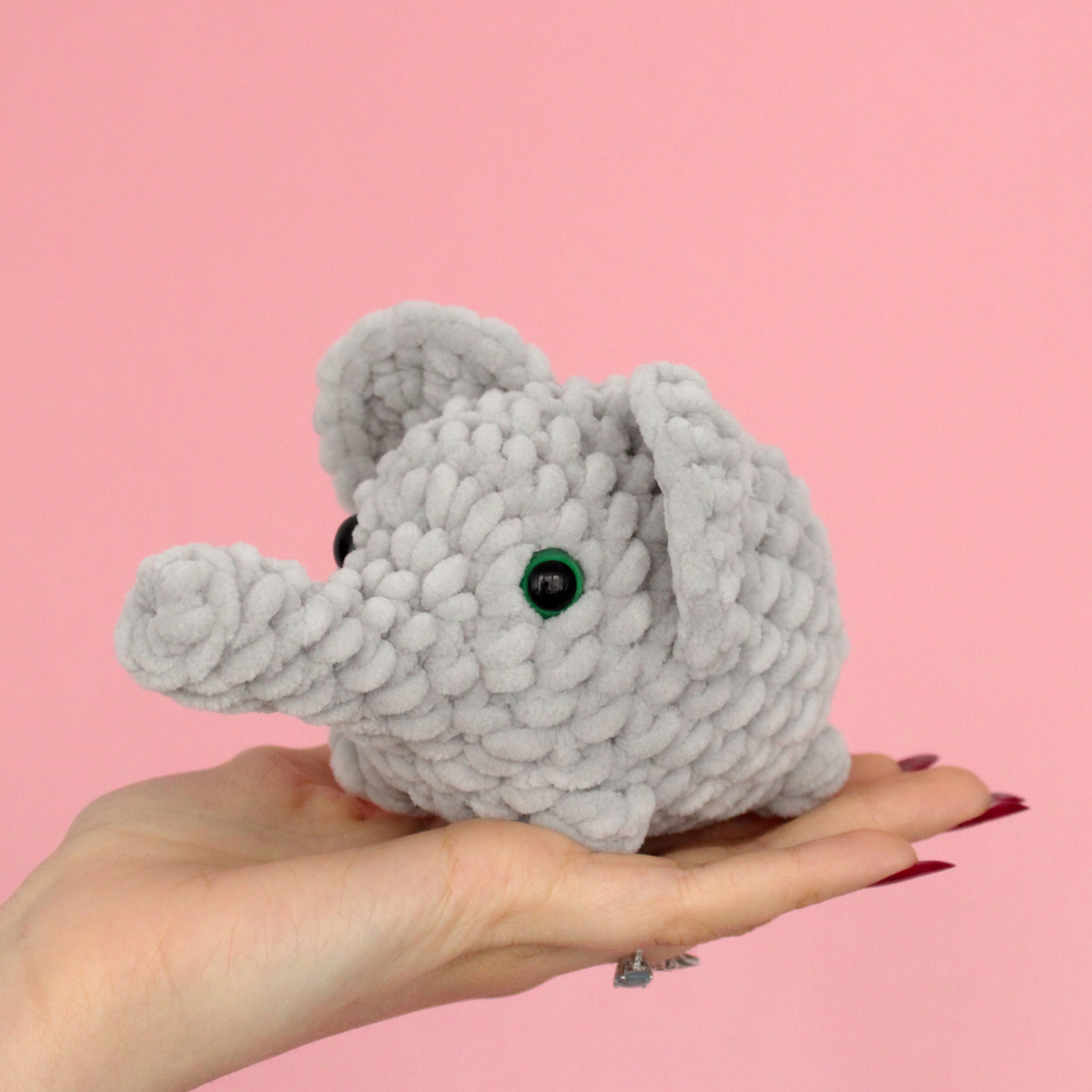 Jucarie din fir plusat - Elefant crosetat mic - jucării și echipamente pentru copii - plușuri - figurine de pluș - Artynos.ro
