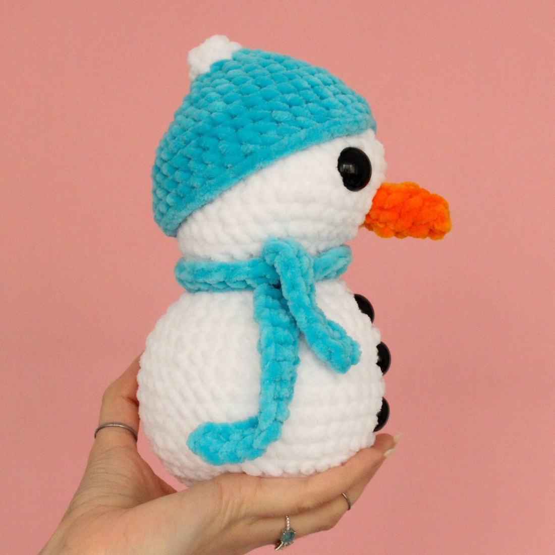 Jucarie din fir plusat - Om de zapada mare - jucării și echipamente pentru copii - plușuri - figurine de pluș - Artynos.ro Jucarie din fir plusat - Om de zapada mare - jucării și echipamente pentru copii - plușuri - figurine de pluș - Artynos.ro