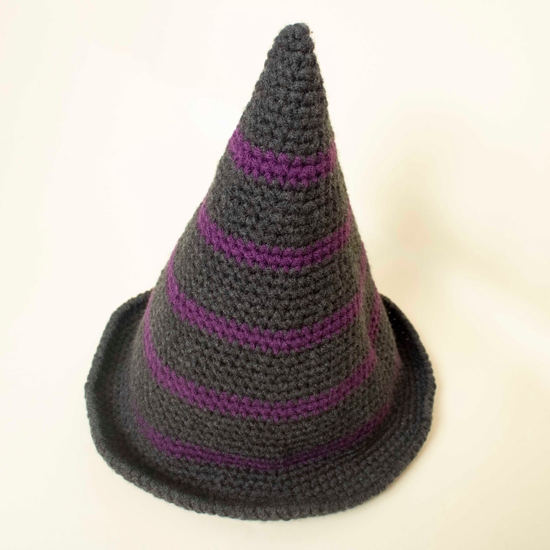 Palarie de vrajitoare crosetata din fir acrilic - îmbrăcăminte și modă - eșarfe, pălării, fularuri - pălărie - Artynos.ro