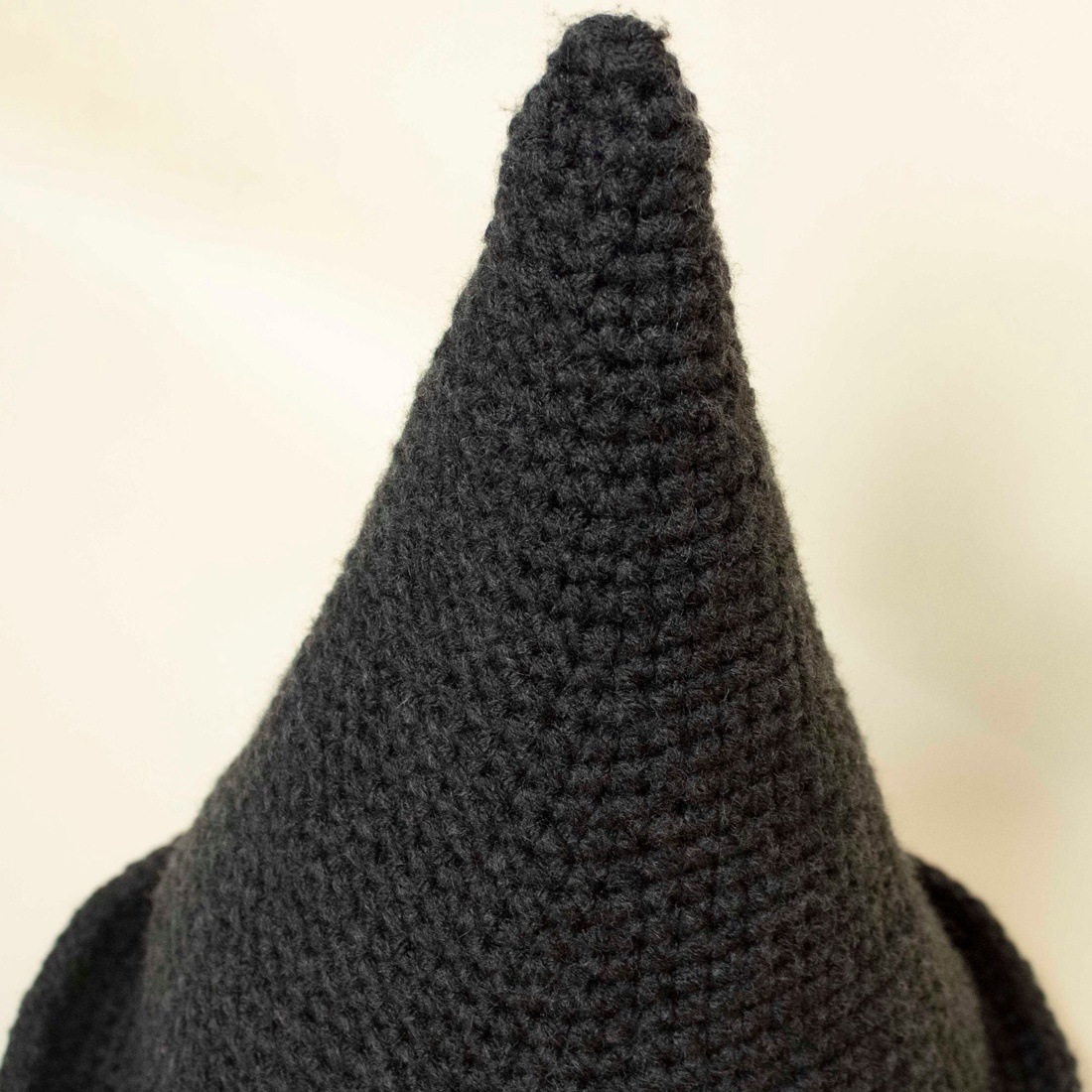 Palarie de vrajitoare crosetata din fir acrilic - îmbrăcăminte și modă - eșarfe, pălării, fularuri - pălărie - Artynos.ro Palarie de vrajitoare crosetata din fir acrilic - îmbrăcăminte și modă - eșarfe, pălării, fularuri - pălărie - Artynos.ro